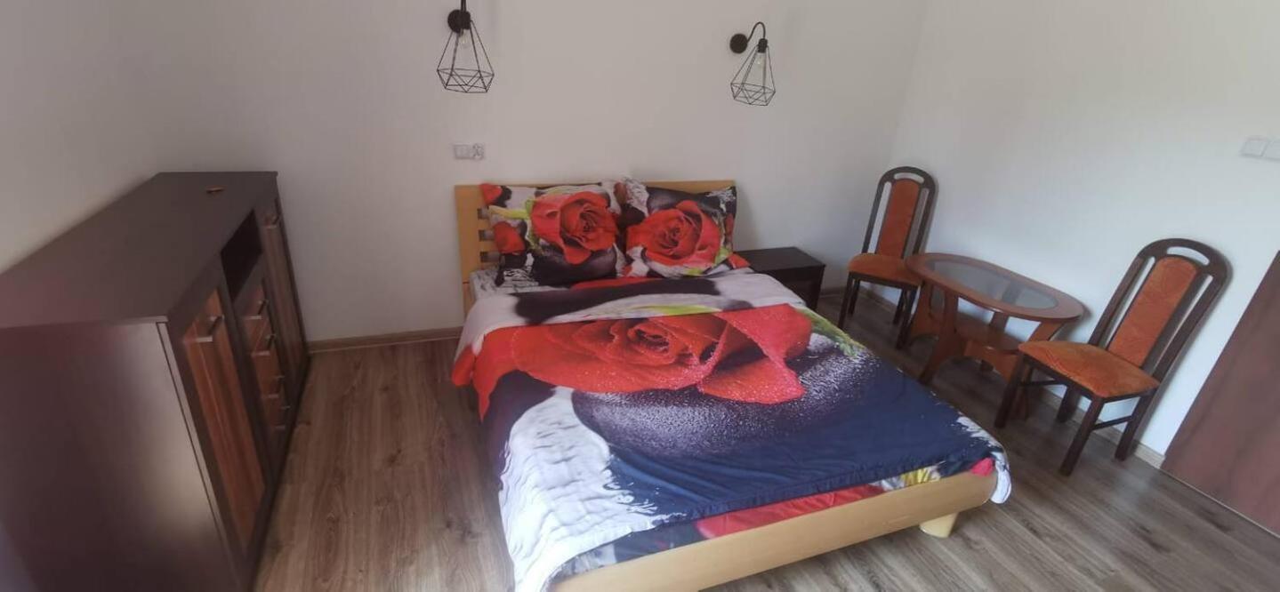 Zajazd U George'A Ziebice Zewnętrze zdjęcie
