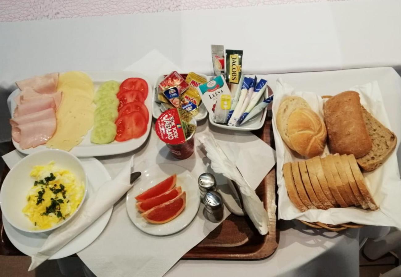 Zajazd U George'A Ziebice Zewnętrze zdjęcie
