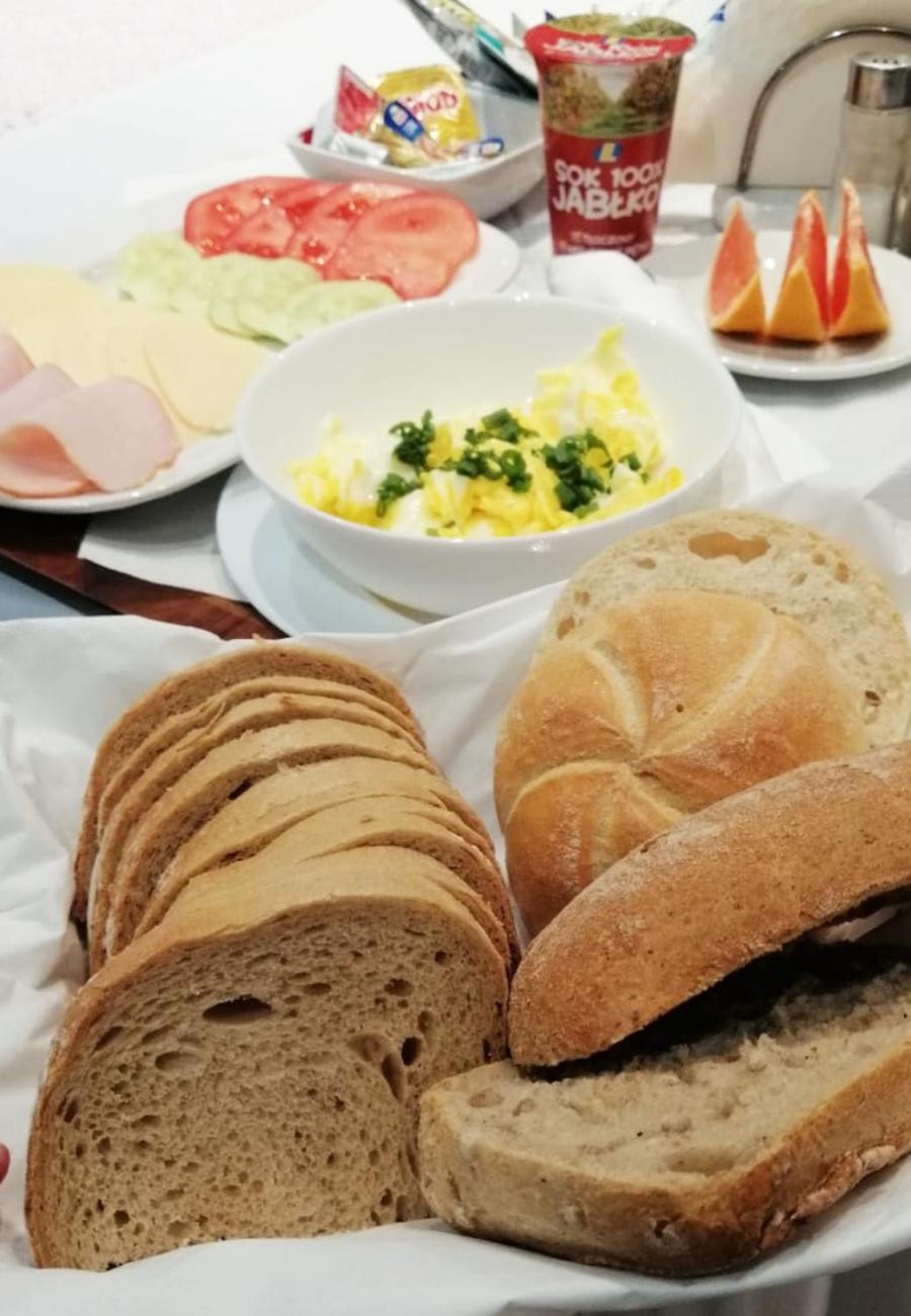 Zajazd U George'A Ziebice Zewnętrze zdjęcie